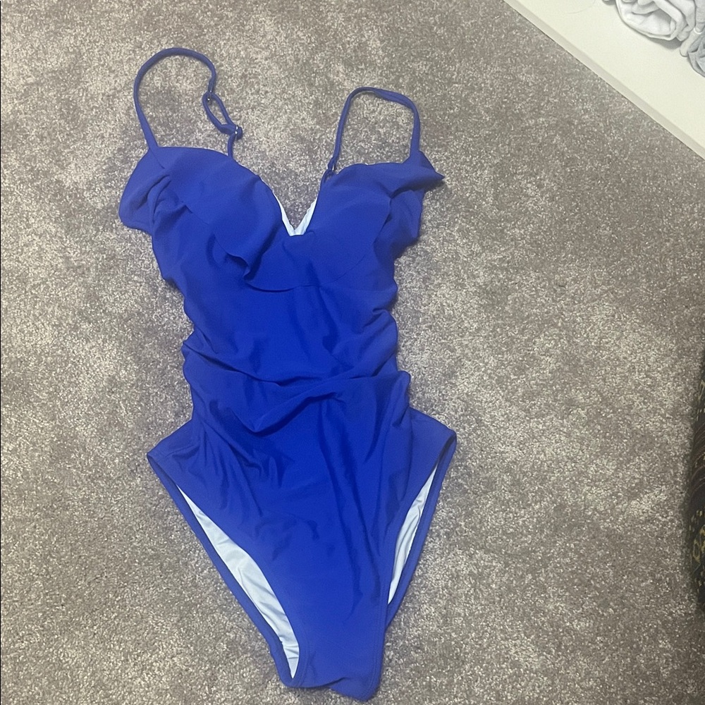 BNWT CUPSHE Ruffled One-Piece Swimsuit